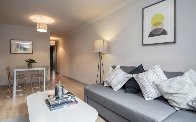 Hoxton 2 Bed Apartment by BaseToGo