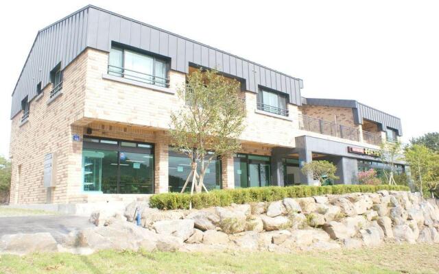 A Way To Gwaneumsa Temple