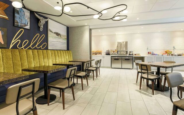 DoubleTree by Hilton Austin - University Area