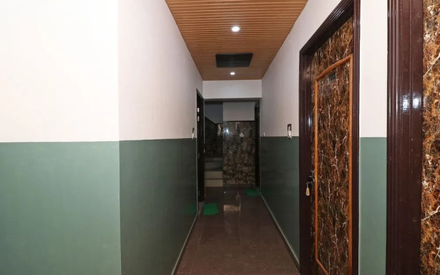 OYO 2407 Hotel Gera's M1