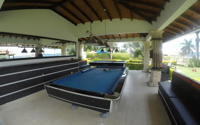 Mansion del Lago Calima