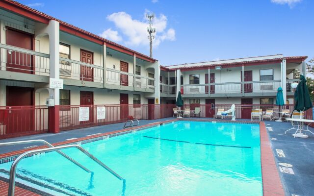 Red Roof Inn North Dallas - Park Central