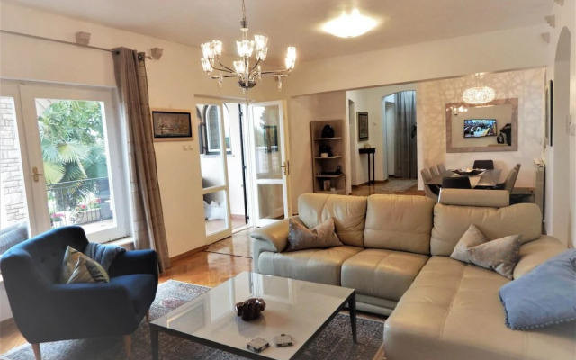 Villa Umag in Umag With 5 Bedrooms and 5 Bathrooms