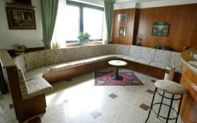 River Hotel
