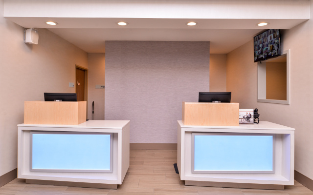 Holiday Inn Express & Suites Lacey – Olympia by IHG
