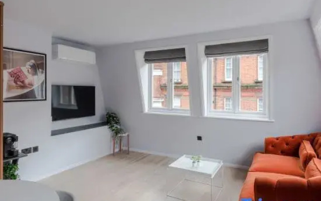 The Italian Collection III - Soho - by Frankie