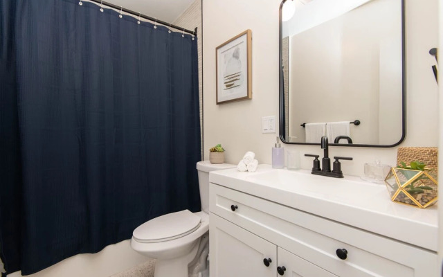 Stylish Apartment near Dodger St
