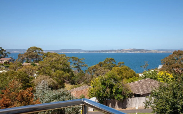 Relax Away - Family Get Away By The Sea