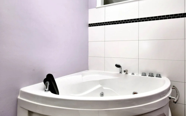 Luxurious Holiday Home in Courtil with a Jacuzzi