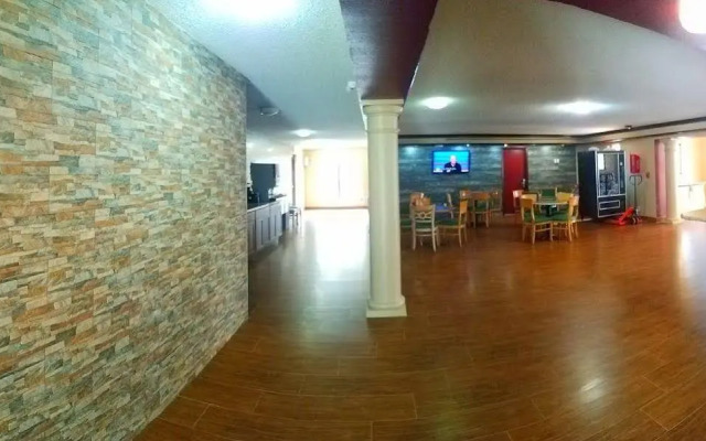 Red Roof Inn & Suites Houston - Hobby Airport