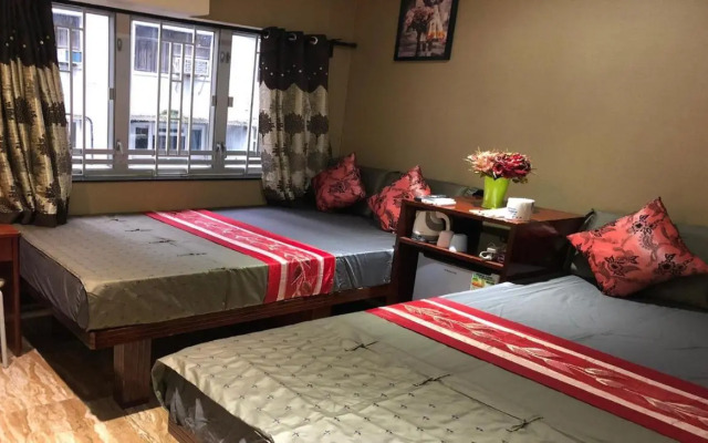 Rich Hotel