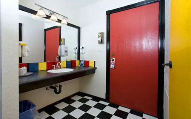 The Bulldog Hotel Silver Star