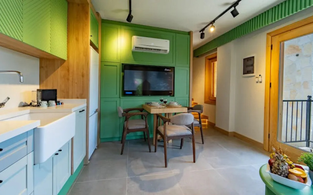 Pier House