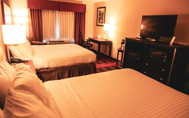 Holiday Inn Express & Suites Cumberland - La Vale by IHG