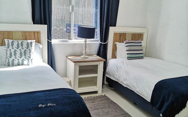 Isikhulu.53-55 North beach ,Umdloti. KwaZulu-Natal