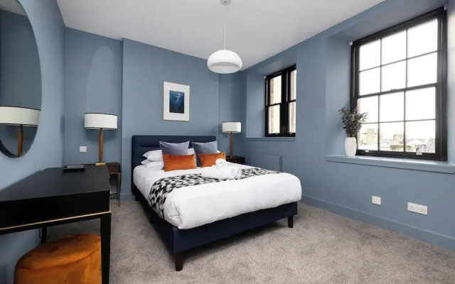 Stylish 2-bed flat in New Town