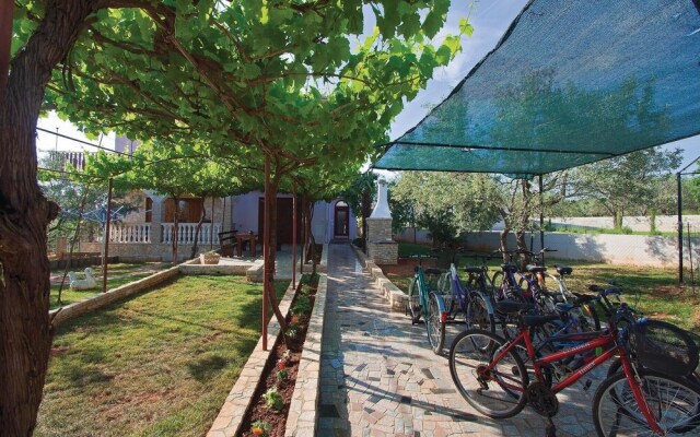 Stunning Home in Fazana With Wifi and 3 Bedrooms