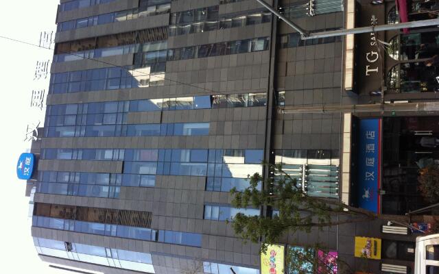 Hanting Hotel Shanghai Caoyang Road Metro Station