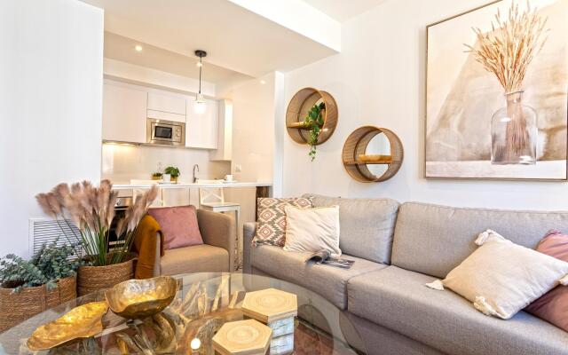 Stunning 2-bedroom apartment near Cathedral. Zacatin 303