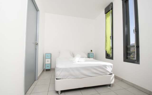 Sud Beach Front De Mer De Saint Pierre Cozy Et Decore Avec Gout