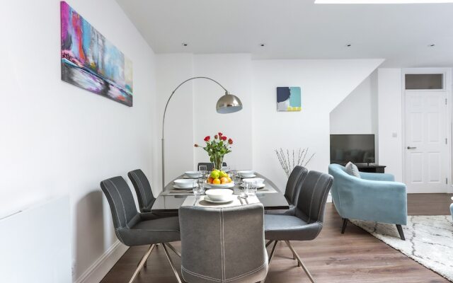 Durweston Mews