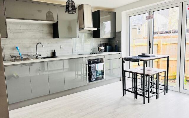 Tanzanite Apartment in Cambridge