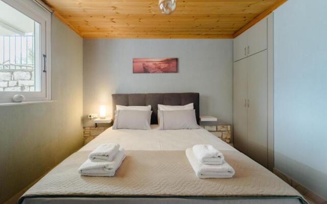 Kritamos Luxury Apartment