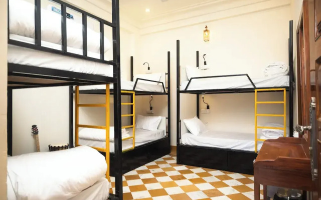 Banana Hostel