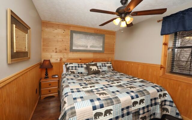 Just Hanging Out - Three Bedroom Cabin