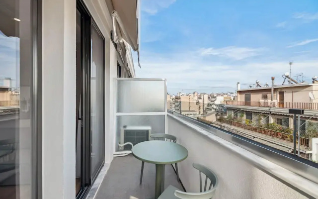 limehome Piraeus Olive