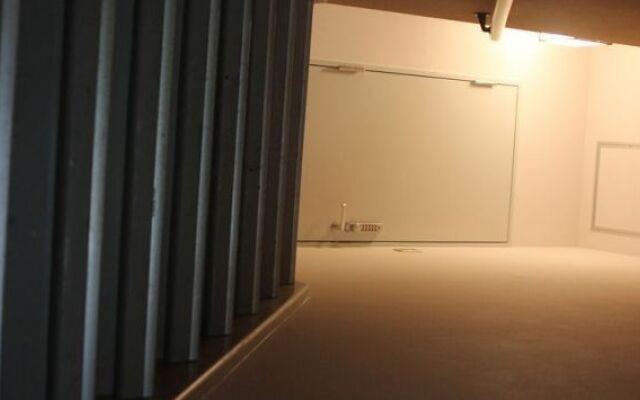 Shaq Bighouse - Hostel