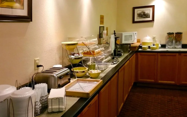 Quality Inn & Suites Redwood Coast