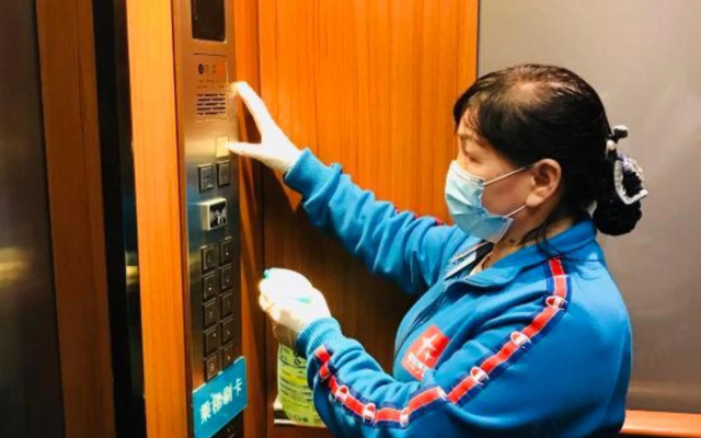 Xingguang Holiday Hotel (Zhengzhou Zijing East Street Metro Station)