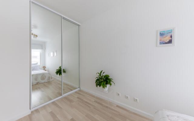 БелосНежность на набережной Обводного канала 108