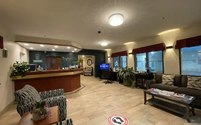 Newberg Travelodge Suites