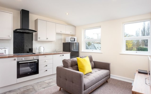 Elliot Oliver - 2 Bedroom Town Centre Apartment