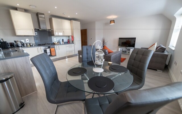 Helios Court Penthouse Serviced Apartment by Ferndale