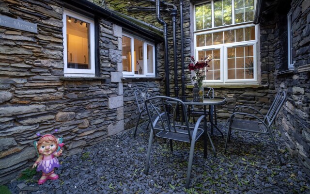 The Mews, With Free Private Parking, Windermere