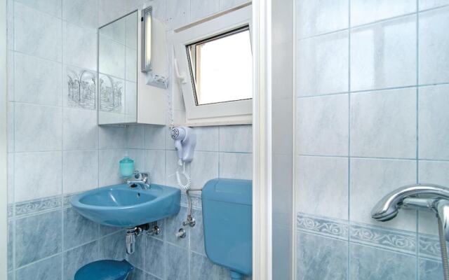 Nice Home in Sevid With 6 Bedrooms and Outdoor Swimming Pool