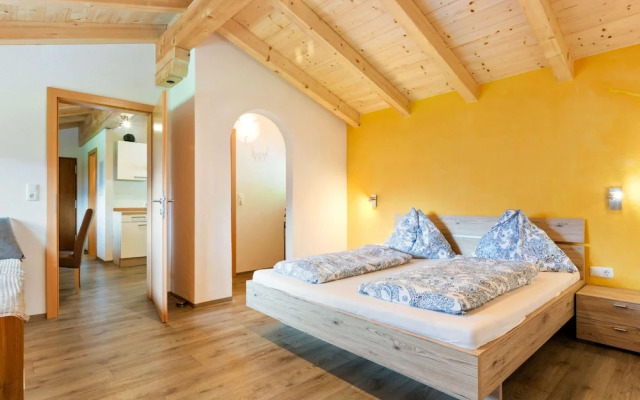 Comfy Apartment in Hollersbach im Pinzgau near Lake