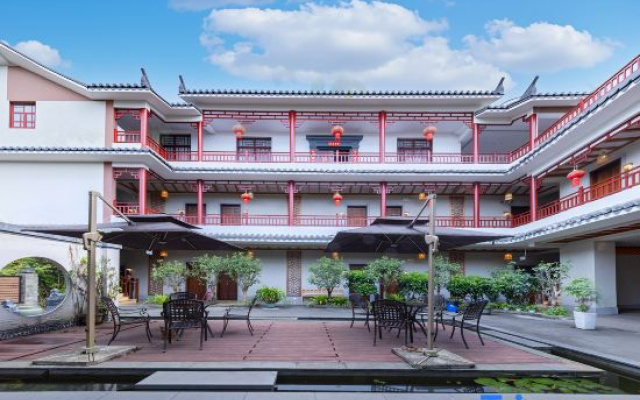 Monian Inn