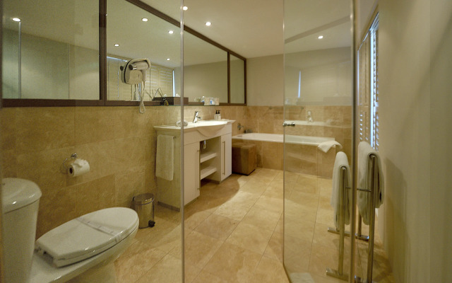 The Clarendon - Bantry Bay