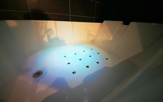 IMT 1 Hotel Wolgot