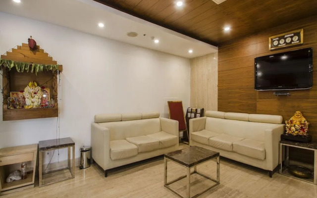 Kubeera Palace by OYO Rooms