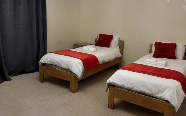 Captivating 5-bed House in Milton Keynes