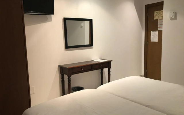 Aston Hotel