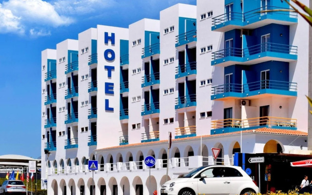 THE FOZ Beach Hotel