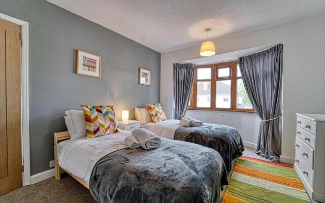 Cosy 3 Bedroom Home with Parking