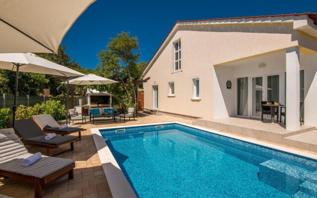 Beautiful Home in Kras With Wifi and 3 Bedrooms