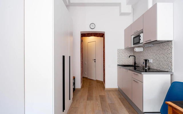 Kamelia Triplet Studio